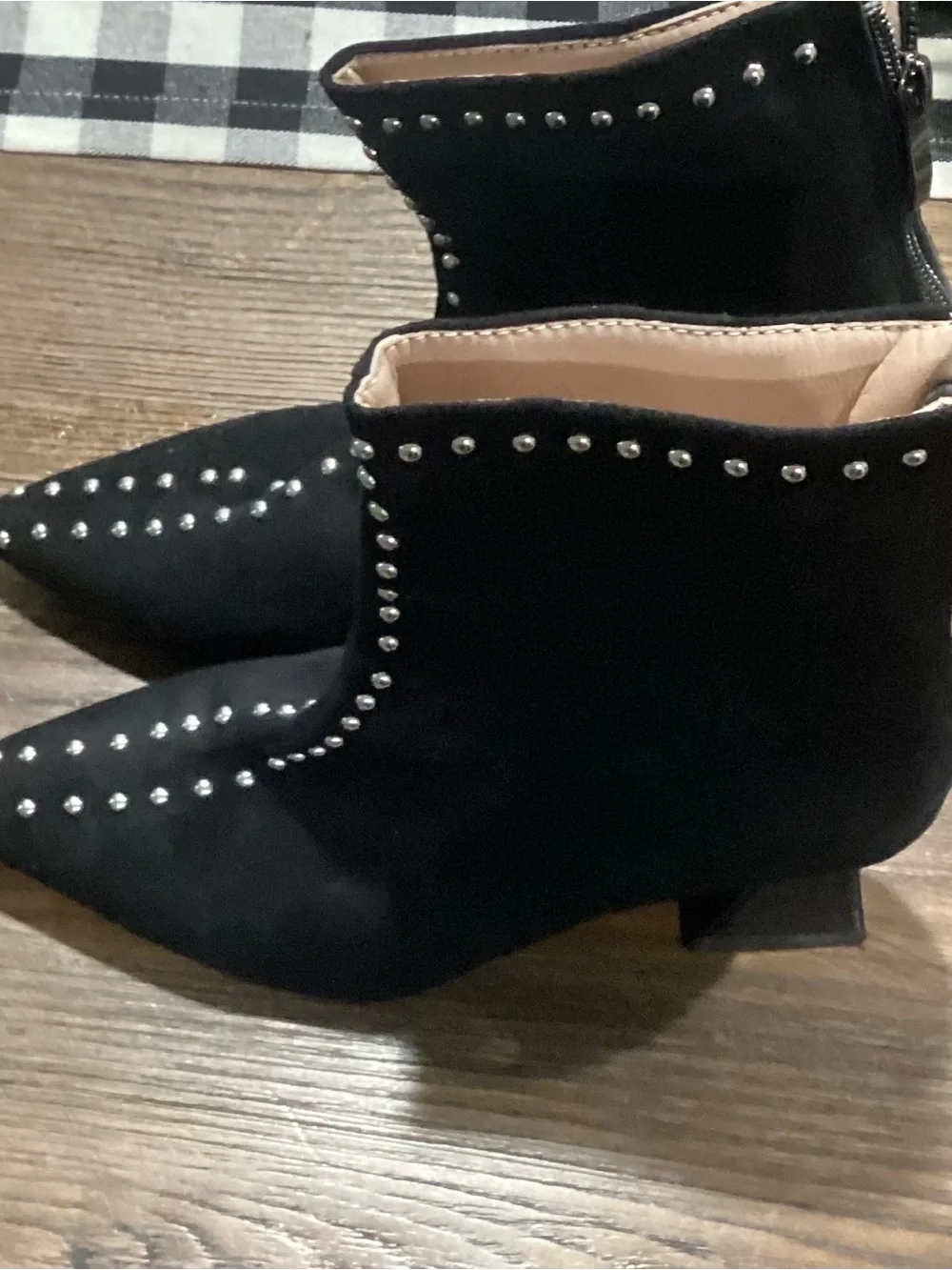 N/A stylish black
